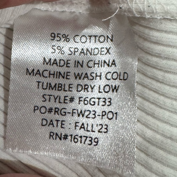 NWOT Little English Girls Ribbed Turtleneck Size 5 - Picture 3 of 3